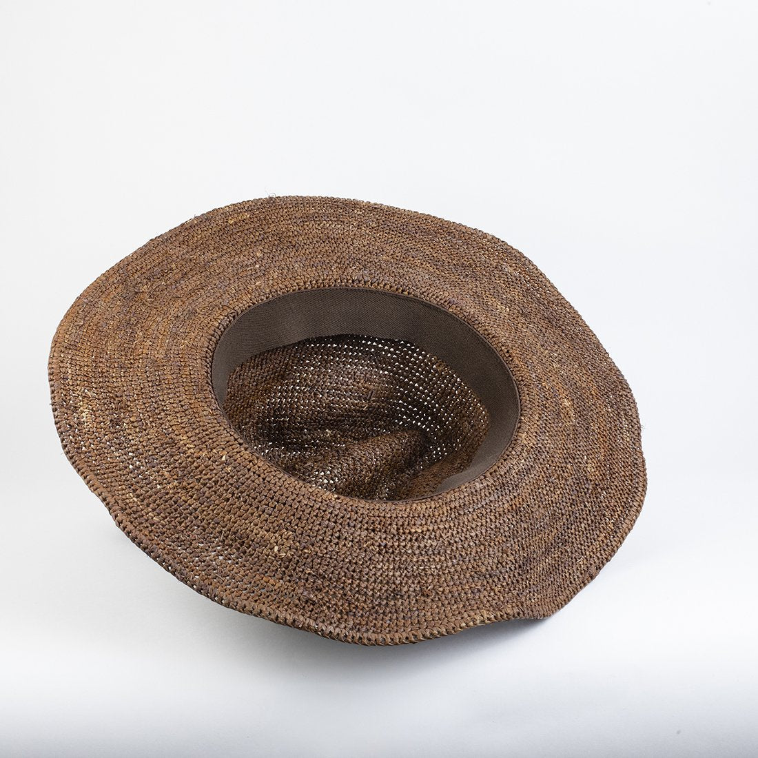 The Janis is made of crochet-weave raffia with a soft, pliable feel. This women's sun hat features a soft elastic inner band for a gentle, comfortable fit. The bendable brim lets you wear it flat or scrunched up, cowgirl-style.