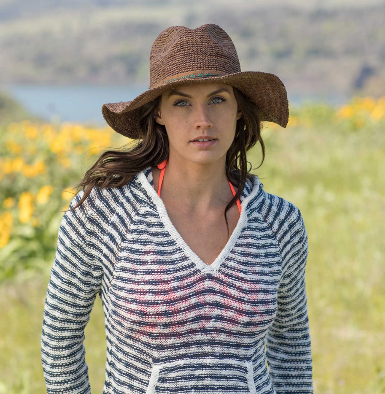 The Janis is made of crochet-weave raffia with a soft, pliable feel. This women's sun hat features a soft elastic inner band for a gentle, comfortable fit. The bendable brim lets you wear it flat or scrunched up, cowgirl-style.