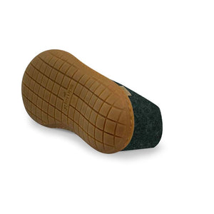 Felt shoe of 100% pure natural wool with a sole of natural rubber.