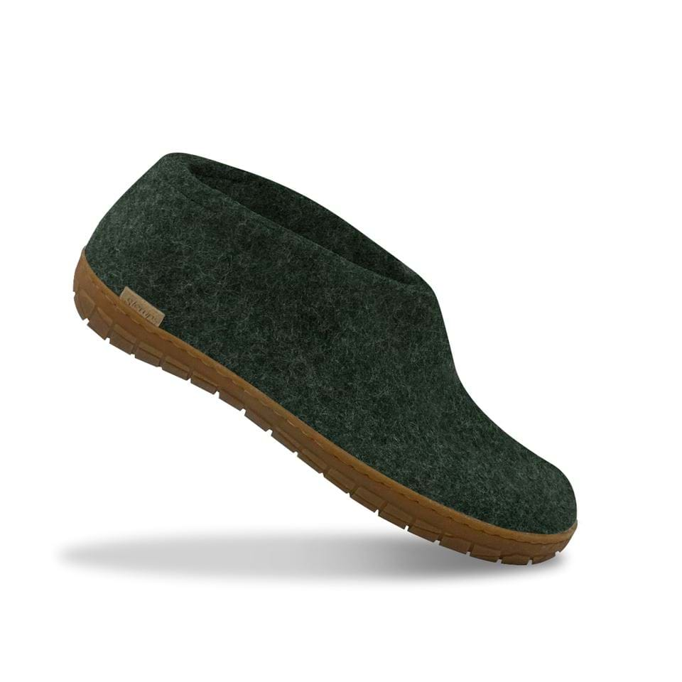 Felt shoe of 100% pure natural wool with a sole of natural rubber.