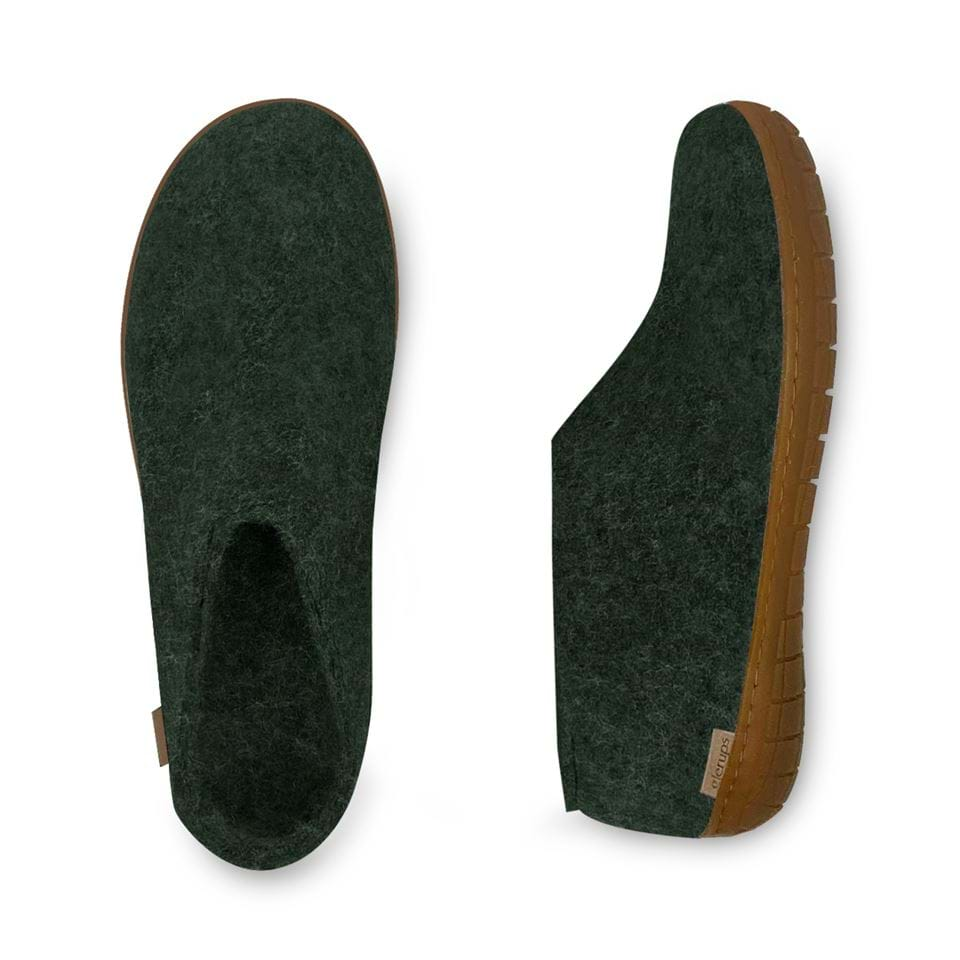 Felt shoe of 100% pure natural wool with a sole of natural rubber.