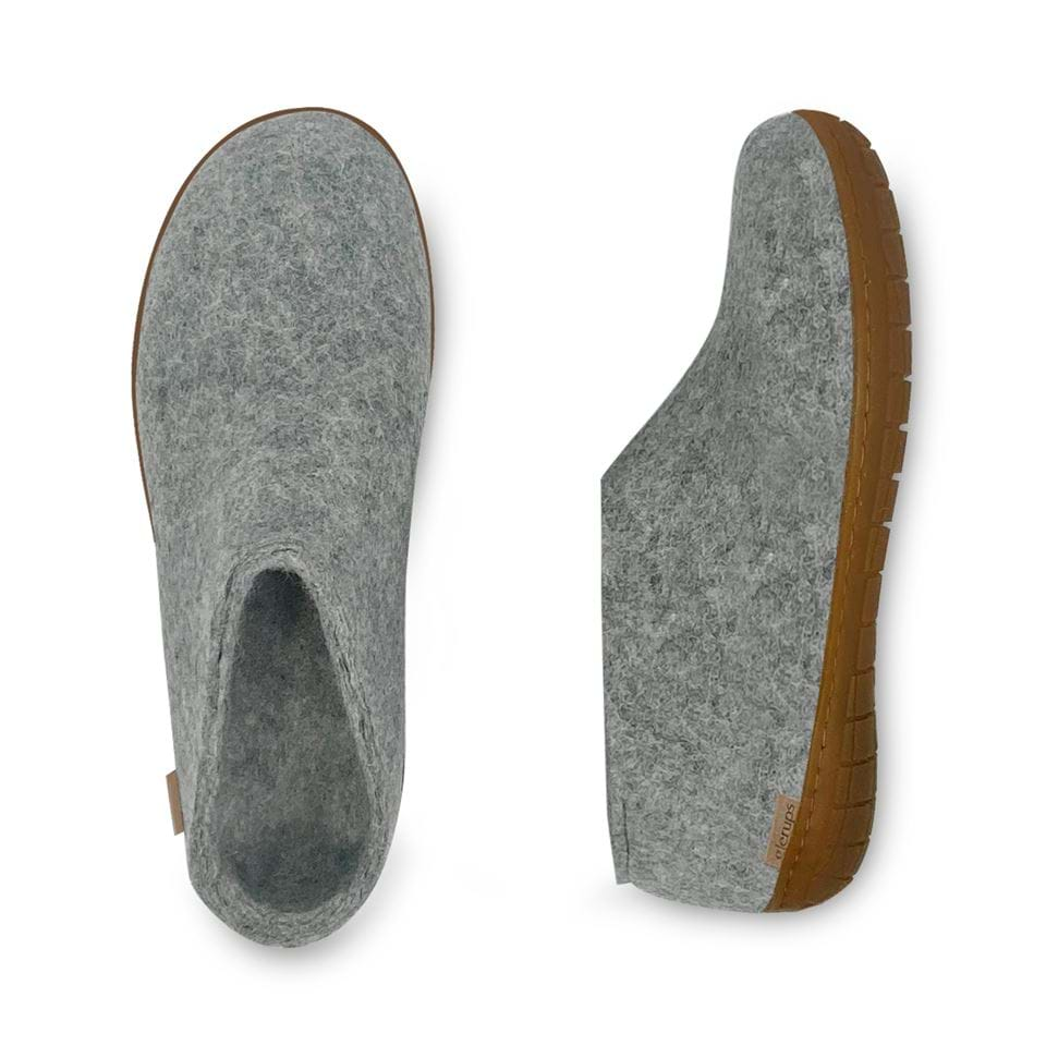 Felt slipper of 100% pure natural wool with a sole of natural rubber.