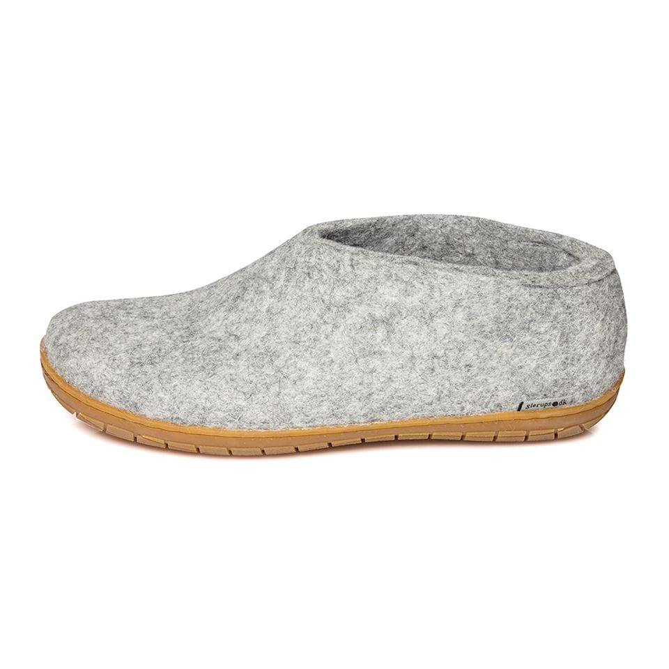 Felt slipper of 100% pure natural wool with a sole of natural rubber.