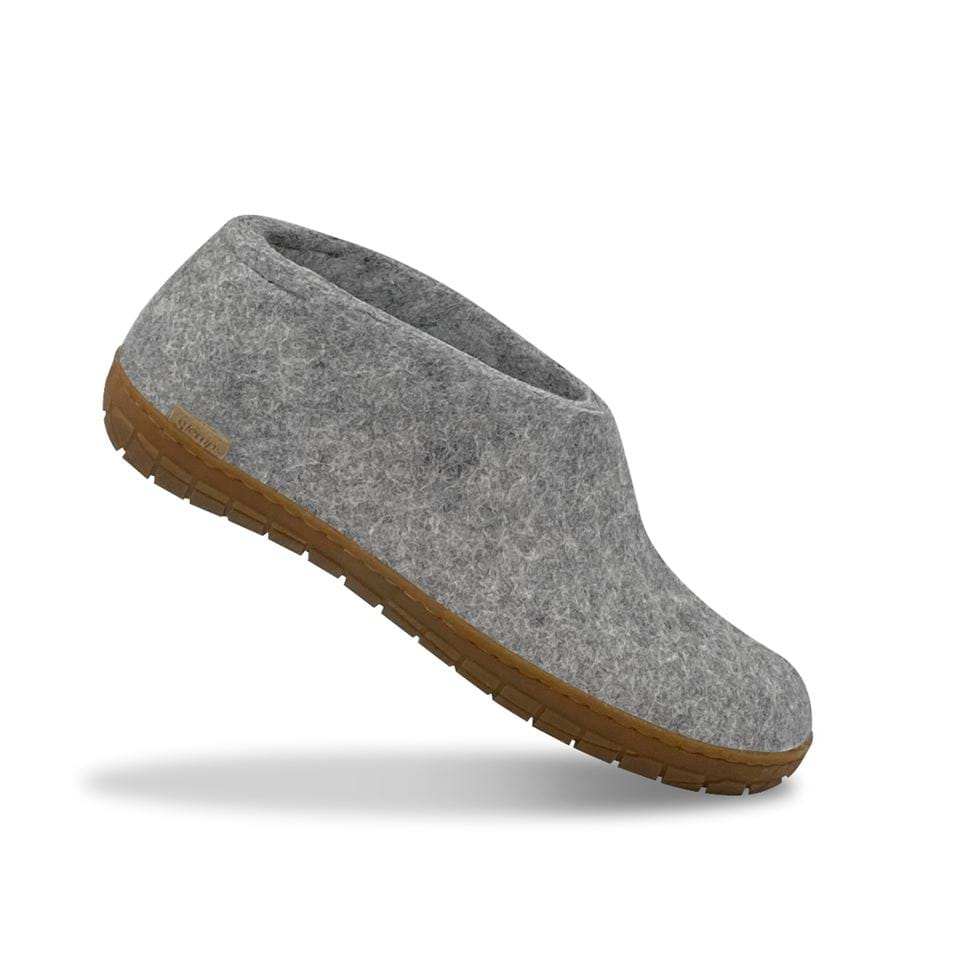 Felt slipper of 100% pure natural wool with a sole of natural rubber.