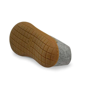 Felt slipper of 100% pure natural wool with a sole of natural rubber.