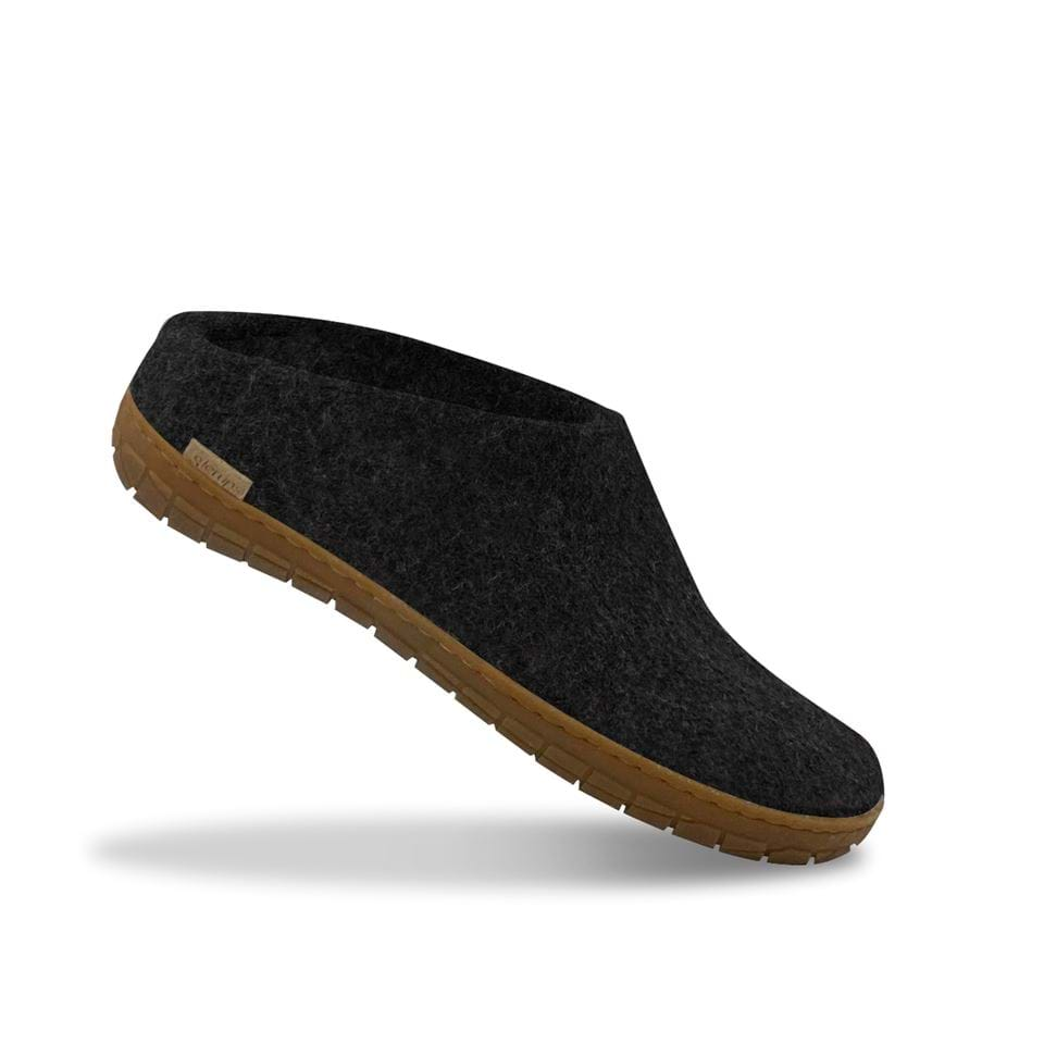 Felt slipper of 100% pure natural wool with a sole of natural rubber.