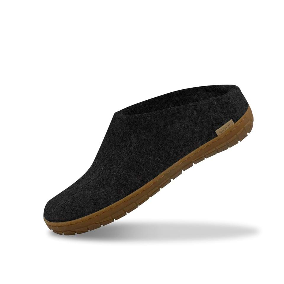 Felt slipper of 100% pure natural wool with a sole of natural rubber.