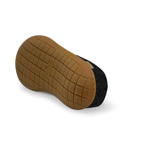 Felt slipper of 100% pure natural wool with a sole of natural rubber.