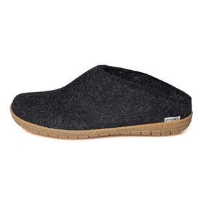 Felt slipper of 100% pure natural wool with a sole of natural rubber.