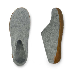 Felt slipper of 100% pure natural wool with a sole of natural rubber.