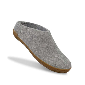 Felt slipper of 100% pure natural wool with a sole of natural rubber.