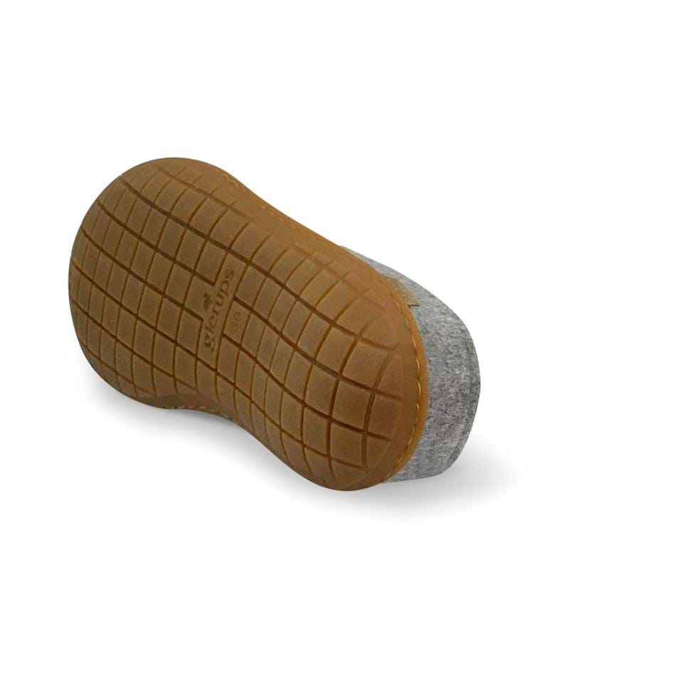 Felt slipper of 100% pure natural wool with a sole of natural rubber.